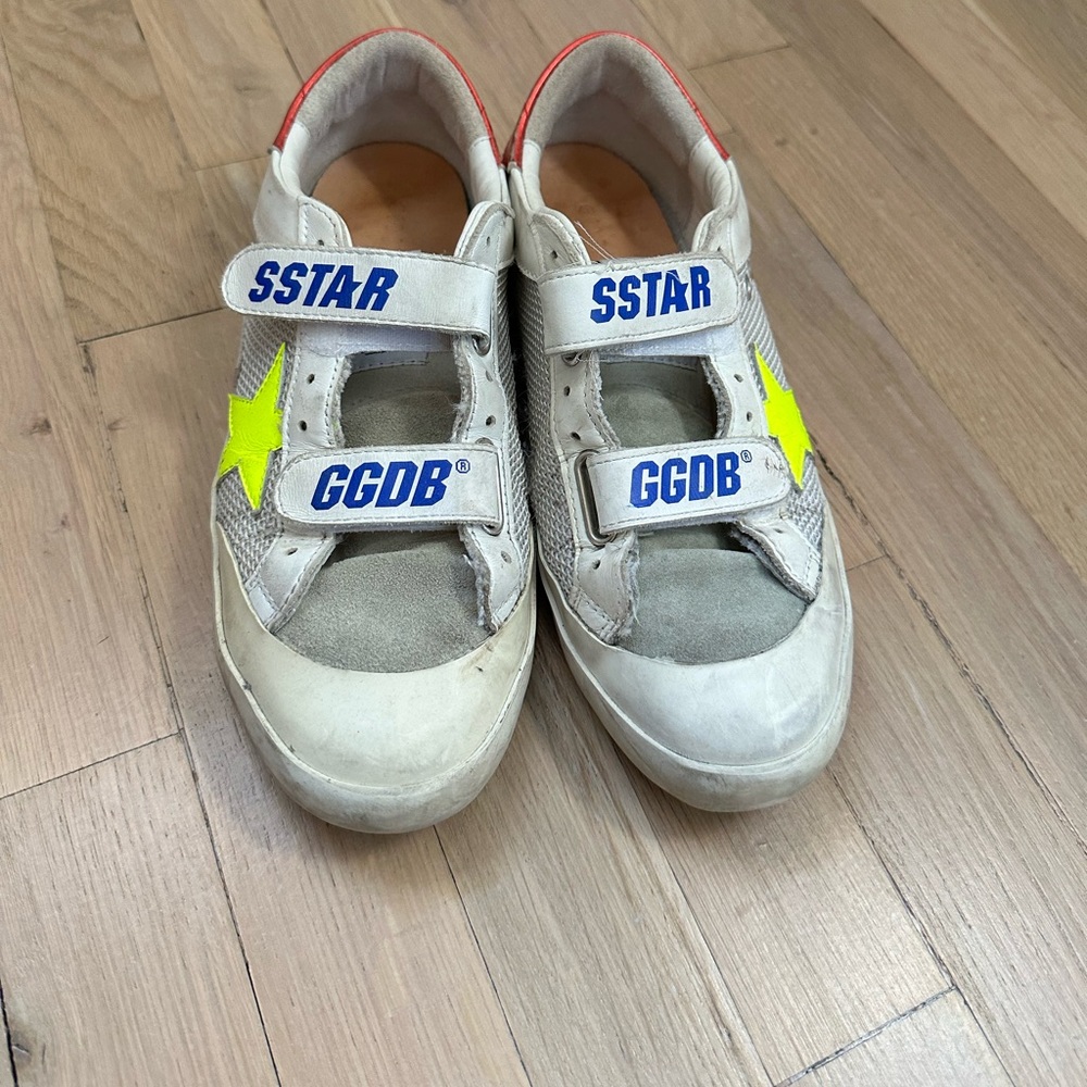 Barely worn golden goose sneakers. Kids 38 fits an adult 38